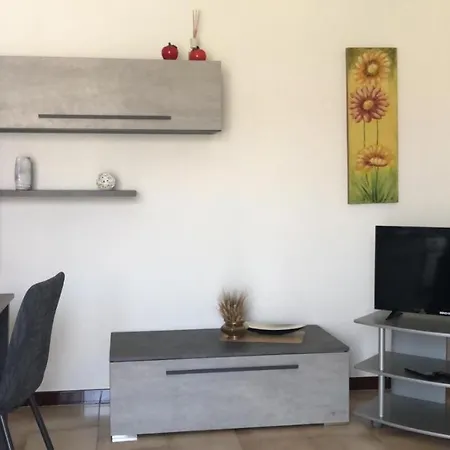1 Apartment *